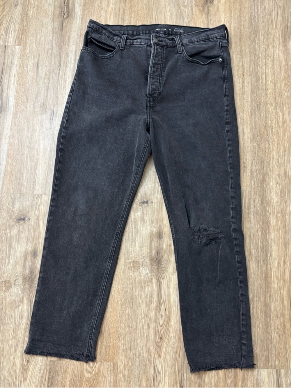 Old Navy Women’s Black Straight Ripped Jeans